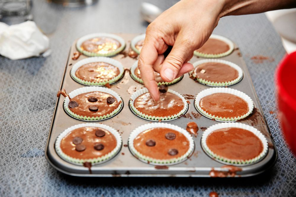 Muffins snart klara för gräddning i torpkökets vanliga hushållsugn.