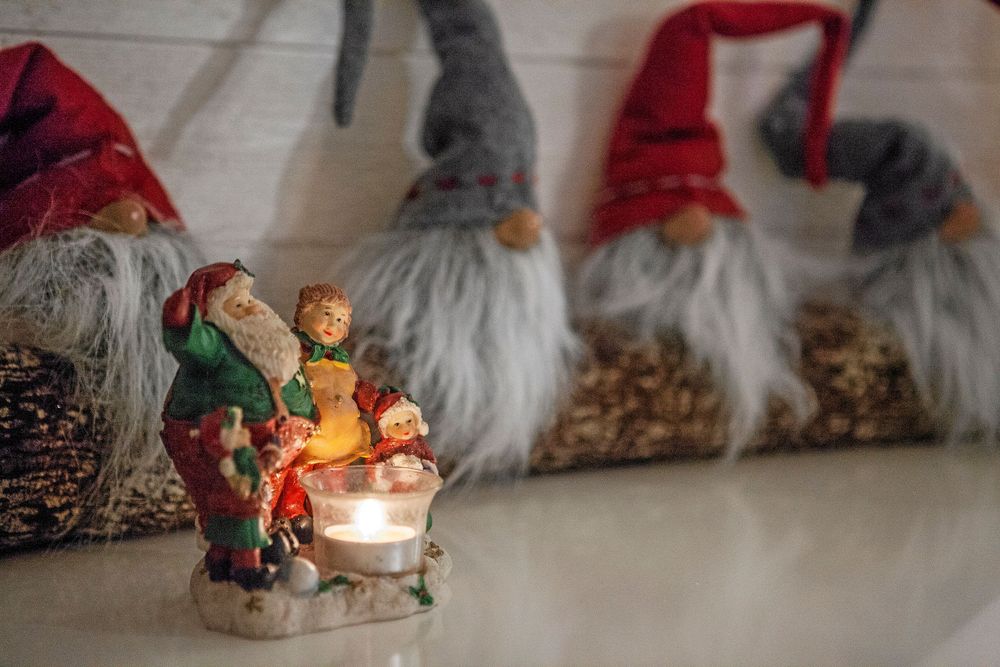 Victor älskar tomtar och har minst 200 i sin samling!