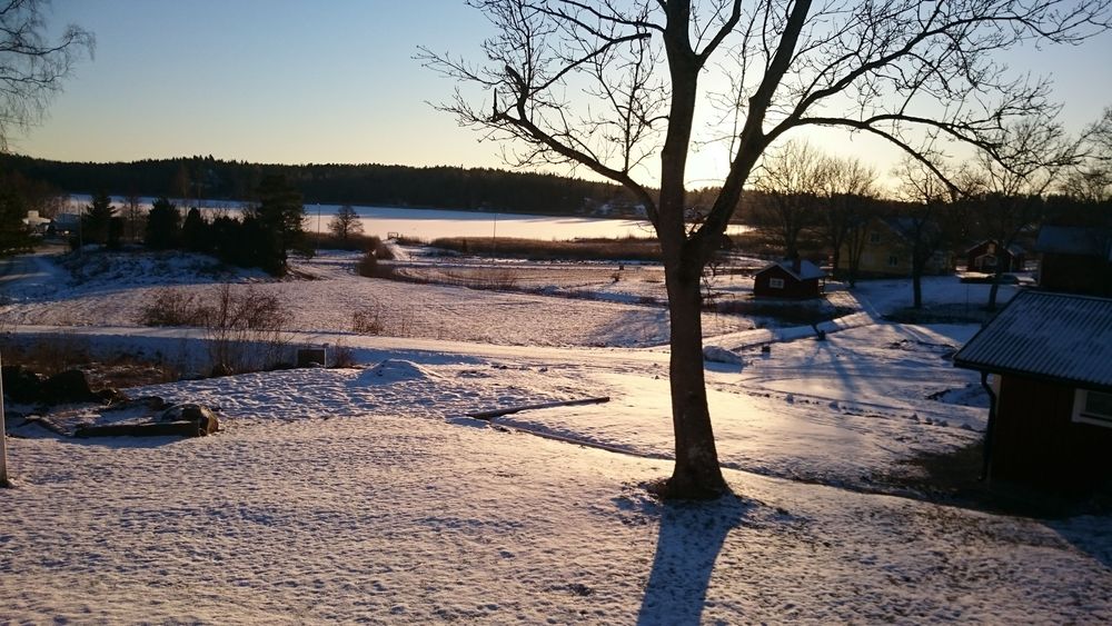 "Här är en bild från Bergshamra i Roslagen, strax söder om Norrtälje. Här är det minimalt med snö", hälsar Åsa Starck.
