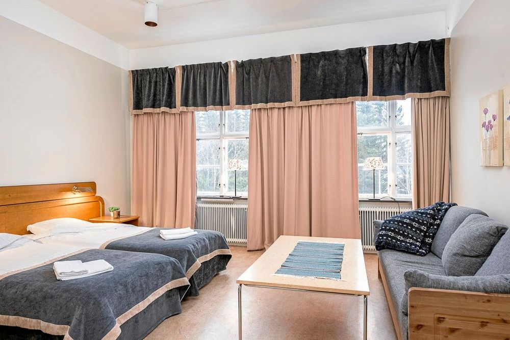 Rummen i pensionatet är fräscha med gott om plats.