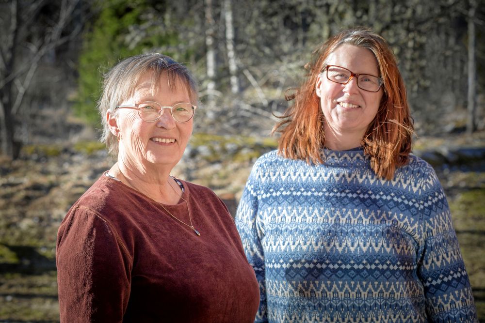 Gunilla Forsell, fårägare, och Fia Söderberg, projektledare för Ullförmedlingen.