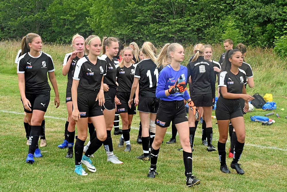 Slut på pausen, nu är det andra halvlek som gäller. Men trots en kämpainsats blev det förlust för Torna Hällestad.