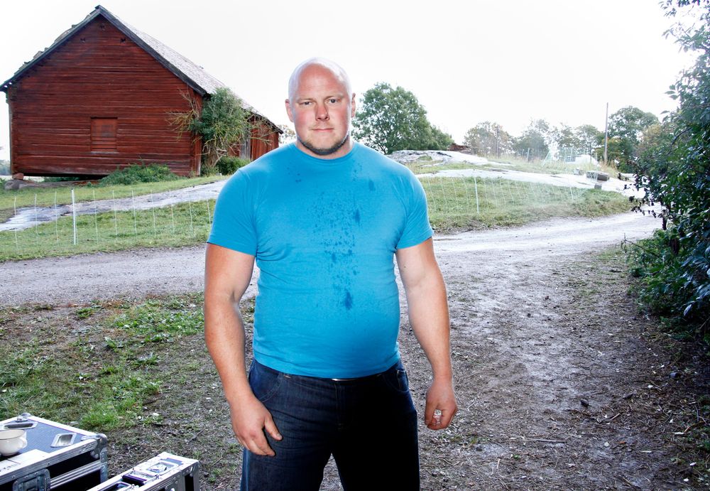 Tv-bonden Sebastian Liljeblad, som en gång tog andraplatsen i tävlingen Sveriges starkaste man, väntar sitt första barn.