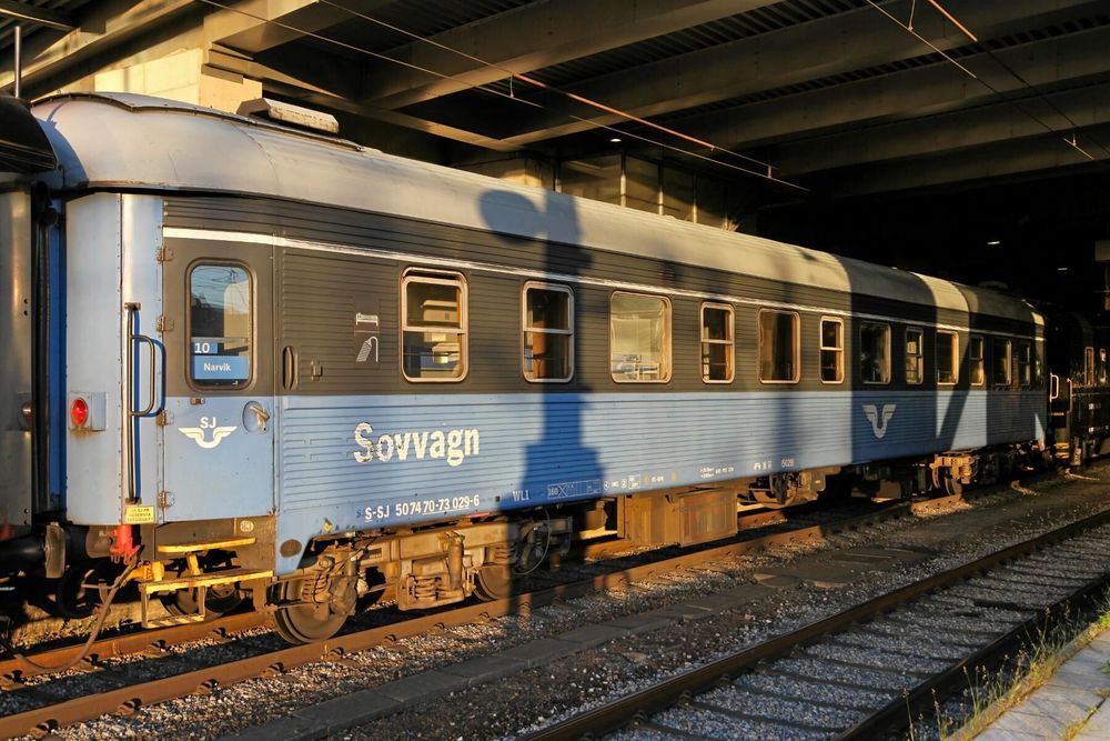 De svenska tågen går inte att köra på de europeiska tågrälserna eftersom de har en för bred vagnprofil.