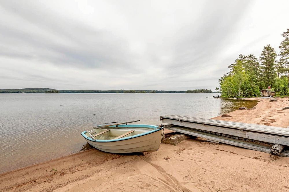 Enskilt läge med egen strand…