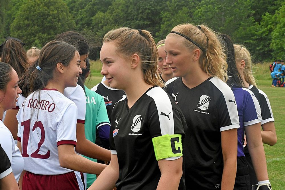 Lagkaptenen Signe Holgersson var inte alltför besviken efter matchen, trots förlusten.