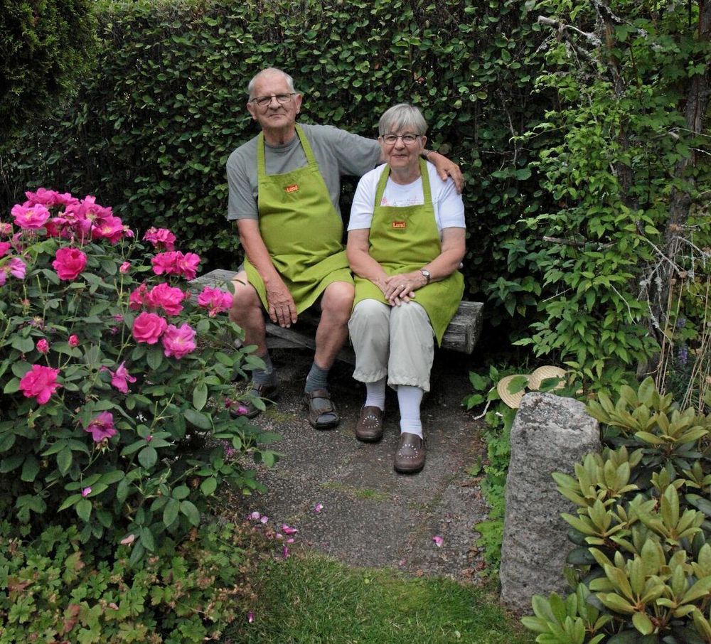Jan och Denise Hellström i Östervåla är veteraner i Öppen Trädgård.