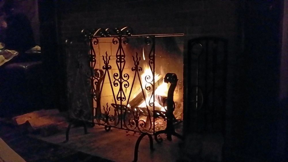 Elda bara när du är hemma och kan ha koll på kaminen.