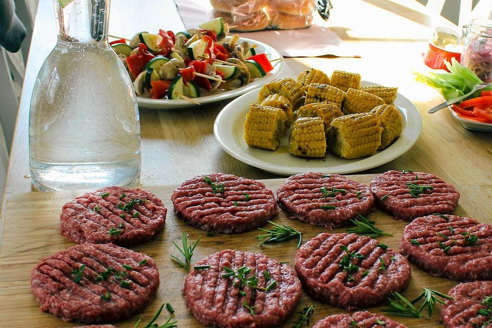 Angusburgare som säljs i gårdsbutiken är uppskattade av kunderna.