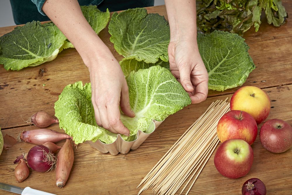 Savoykål i botten ger en fin kant.