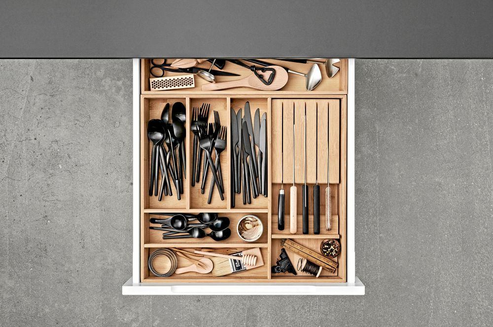 PLASTBANTAT. Bestickinsatsen i Kviks sortiment är gjord helt av bambu.