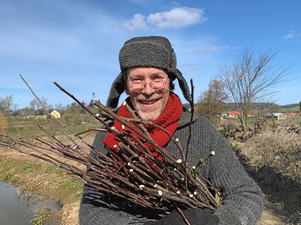 Gustav kan äntligen röra sig fritt igen utan smärtor i knät.