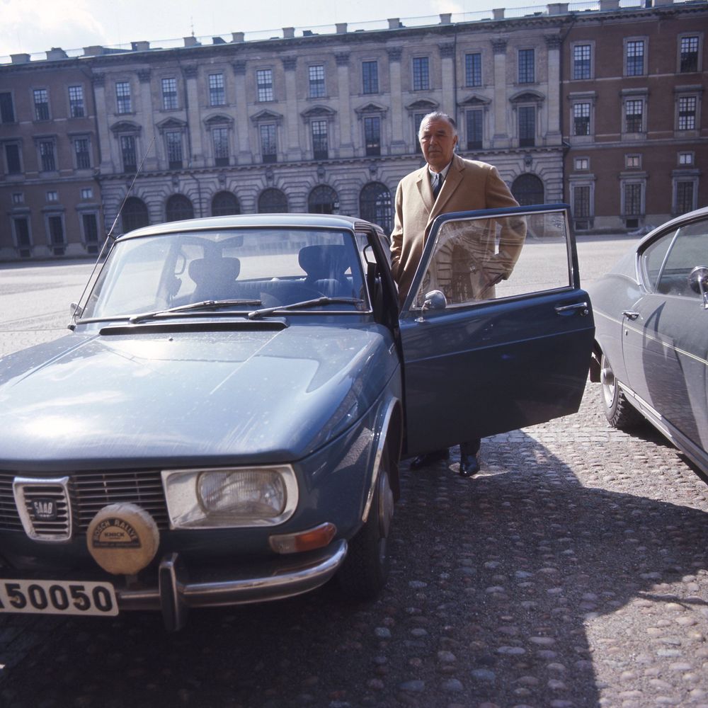 Motorprinsen lättade gasen.