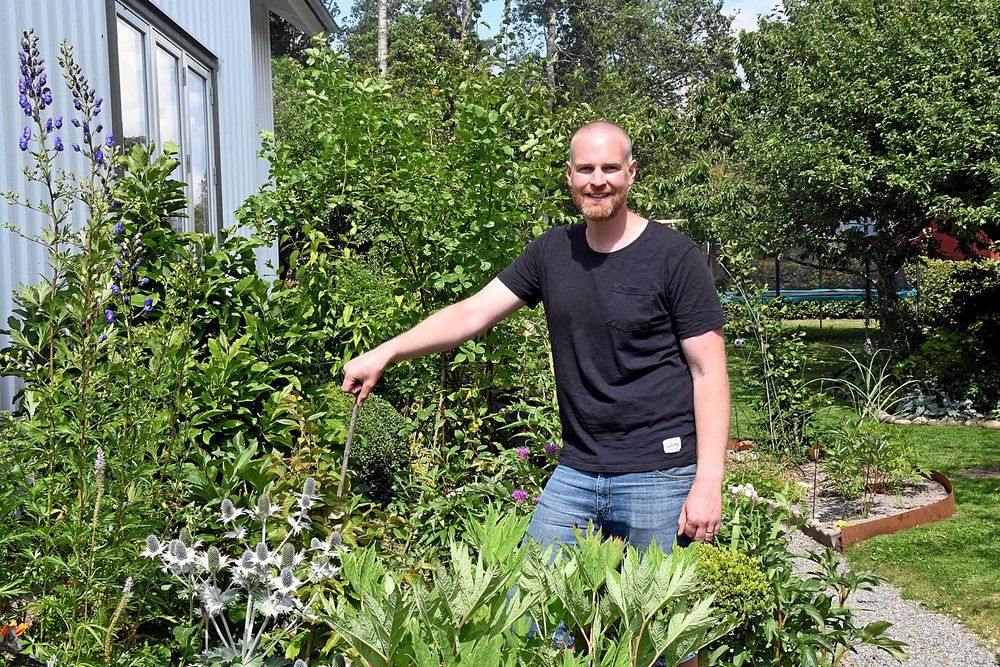 Andreas Benkel tycker om att ta ut svängarna med sin trädgård.