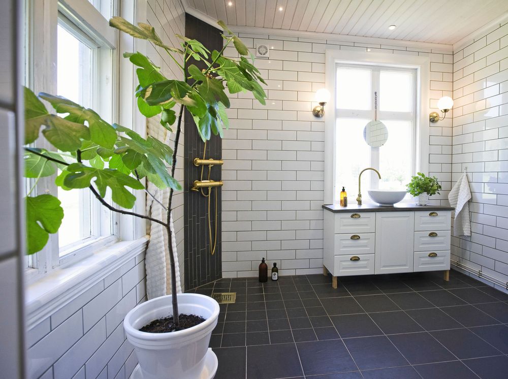 Lyxigt. Det nya badrummet har specialbeställda kranar, rör och duschmunstycke av mässing.