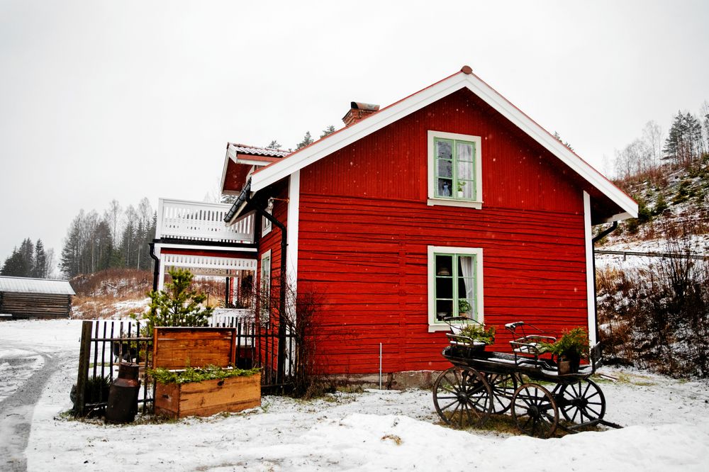 Det timrade huset tillhörde Likanå herrgård och tros ha varit kuskens bostad.