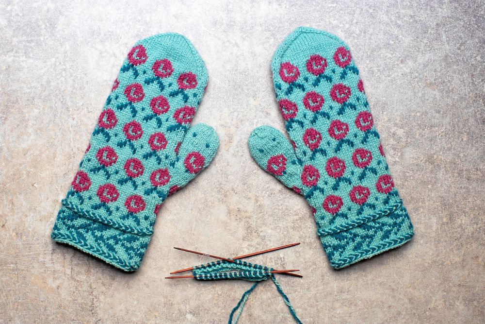 Majas vantar med stiliserade rosor.