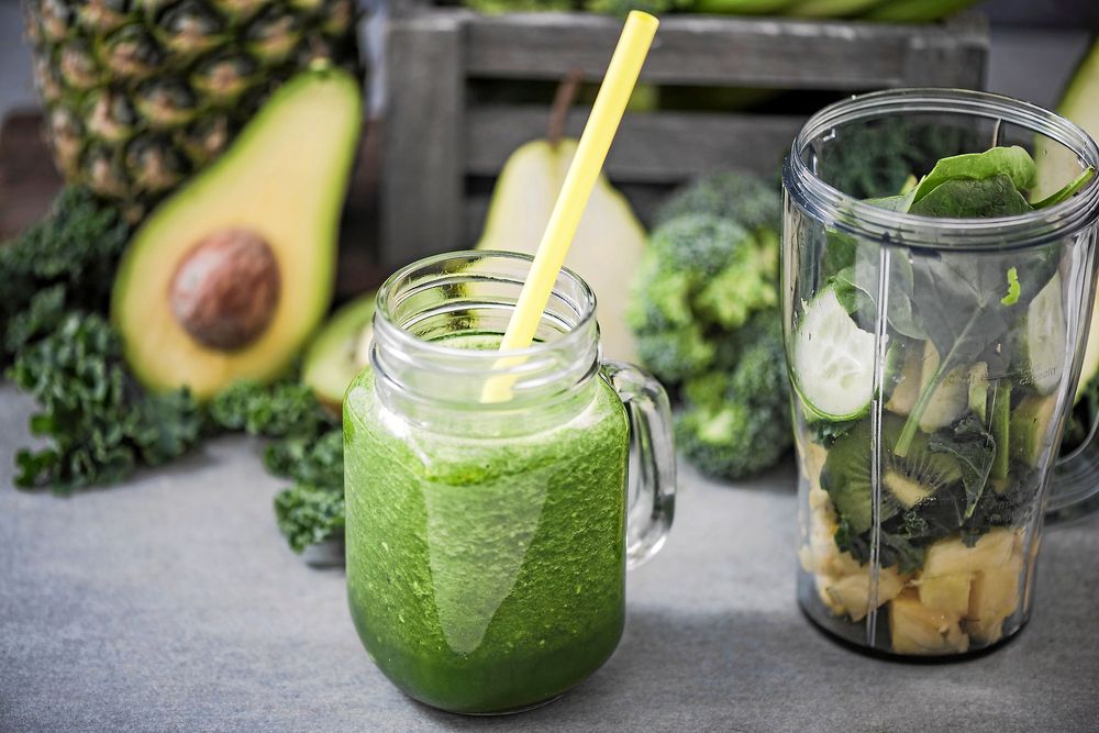 Friskt och mättande med avocado och ananas.