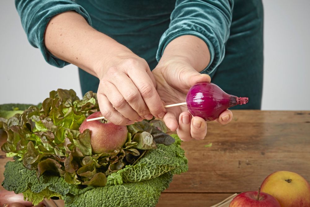 Skalad rödlök syns mer.