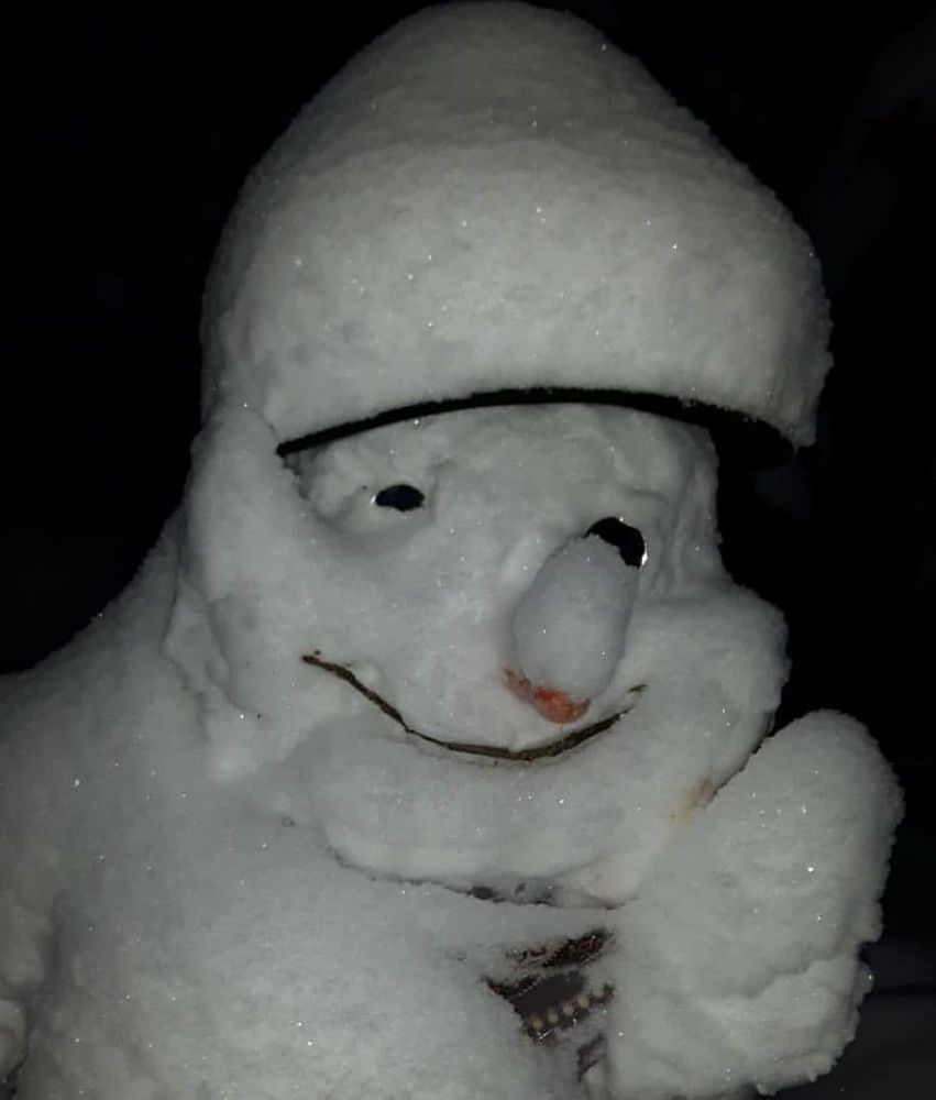 Om Bittis Stafsudd har gjort snögubben eller bara fotograferat den förtäljer inte historien.