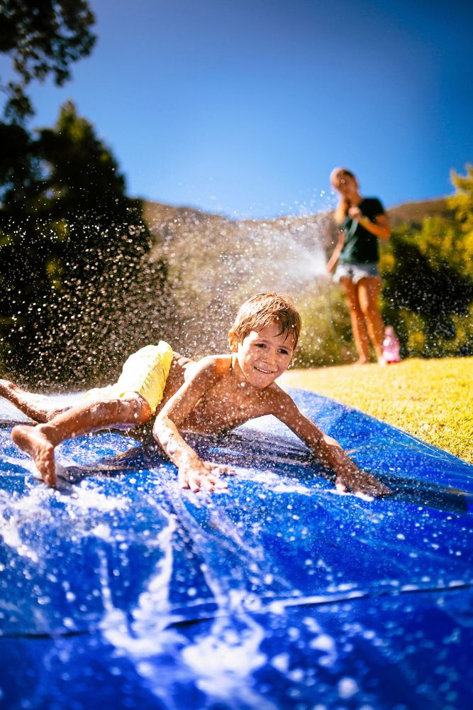 Vatten plus lite barnschampo ger den rätta halkan.
