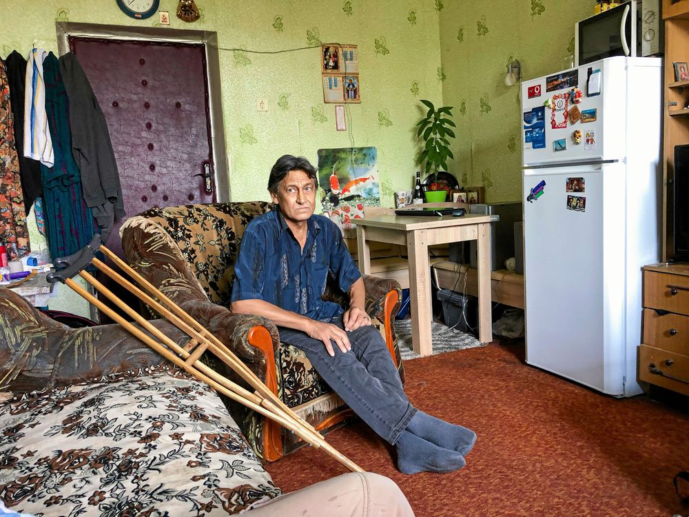 Vladimir ingick i en likvideringsgrupp med uppdrag att sanera området kring kraftverket. Nu bor han på ett härbärge för hemlösa.