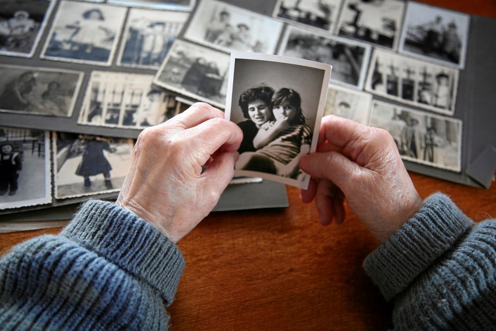 Varje gång du tänker tillbaka på en händelse så påverkar du minnet av händelsen. Minnet är en mix av det som hände då och det som händer nu.