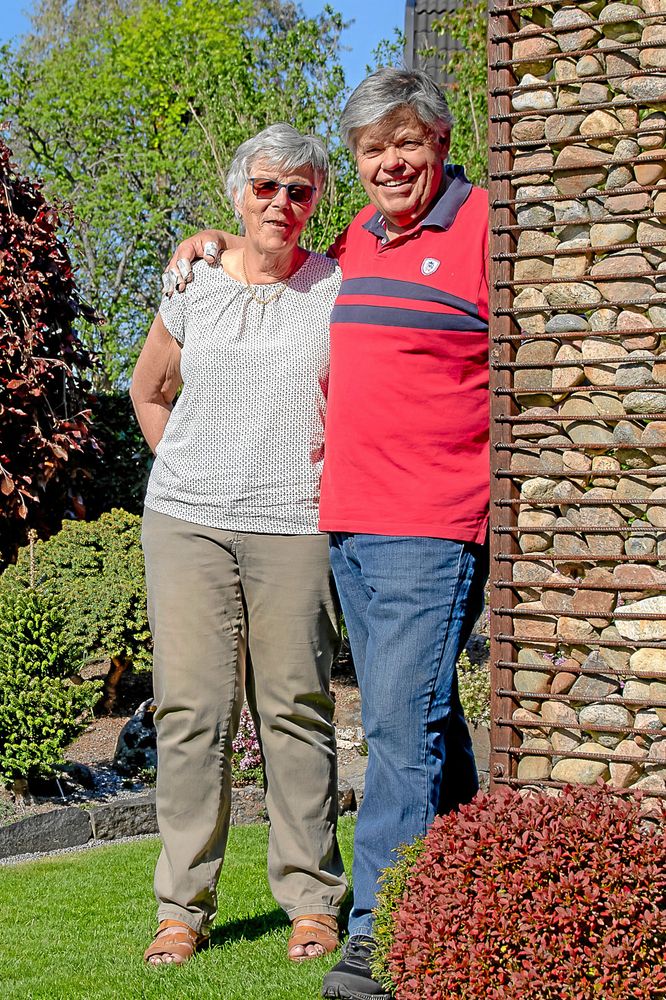 Vivianne och Gunnar har många olika tibastarter i sin trädgård i Finspång.