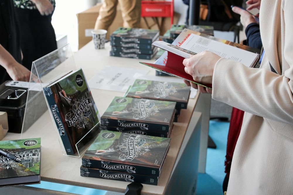 Tågsemesterboken är ett resultat av Facebookgruppen, med 24 inspirerande reseberättelser, interrailkarta och användbara tips.