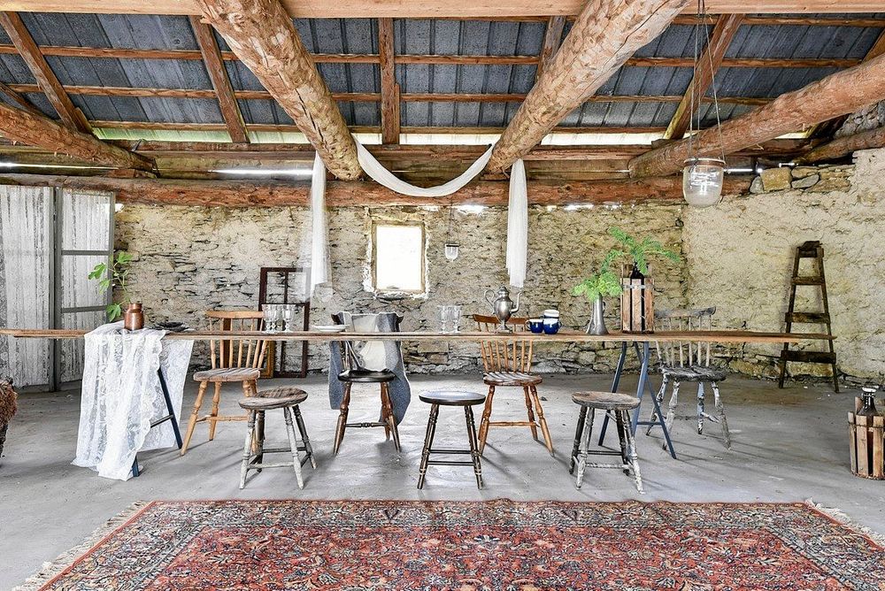 Tröskvandringen i ladan lockar till fest.