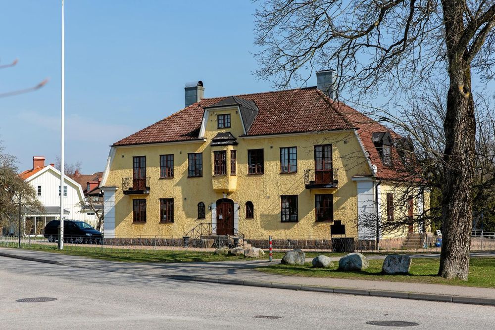 Det gamla järnvägshotellet i Slöinge med sina vackra miljöer blev perfekt för Daniel och Annas kafferosteri och kafé.