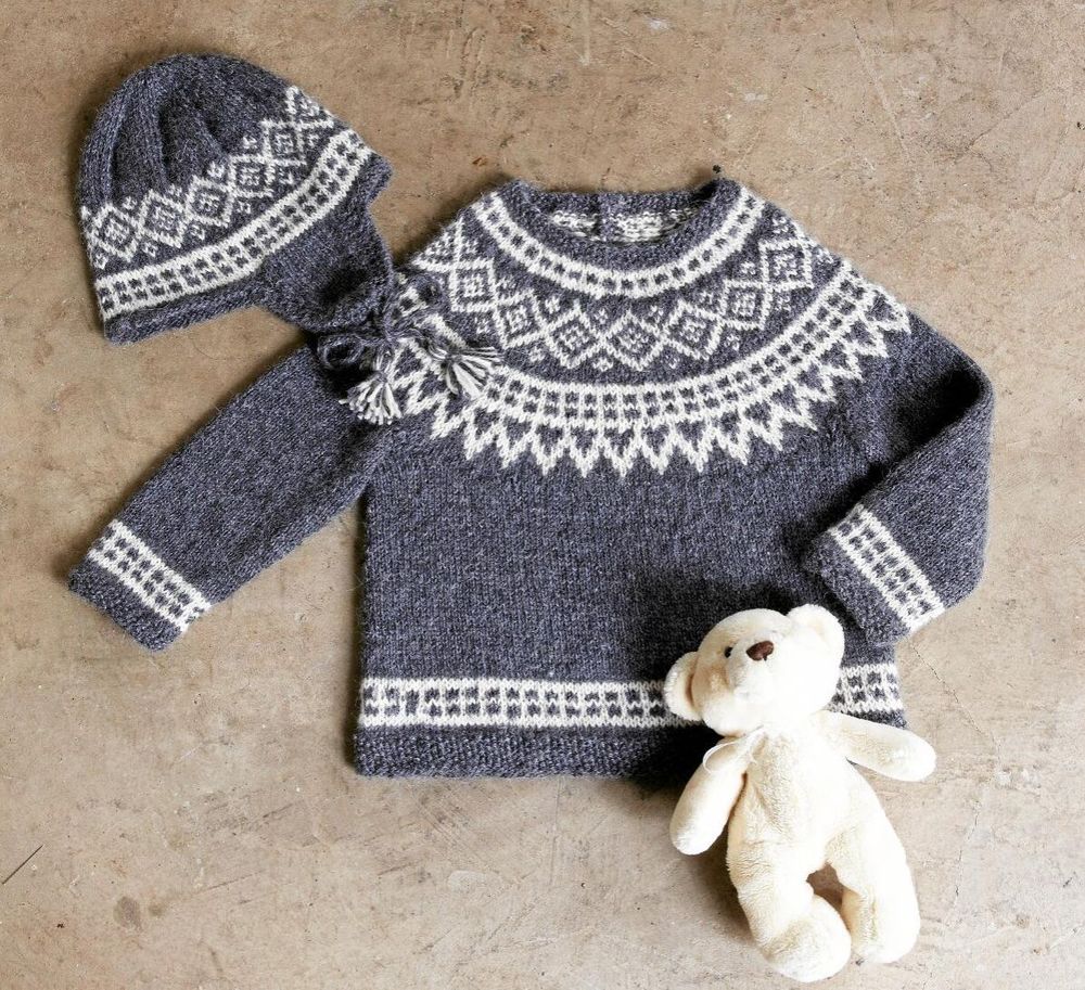 Klassisk mössa och tröja i mjukt paket.