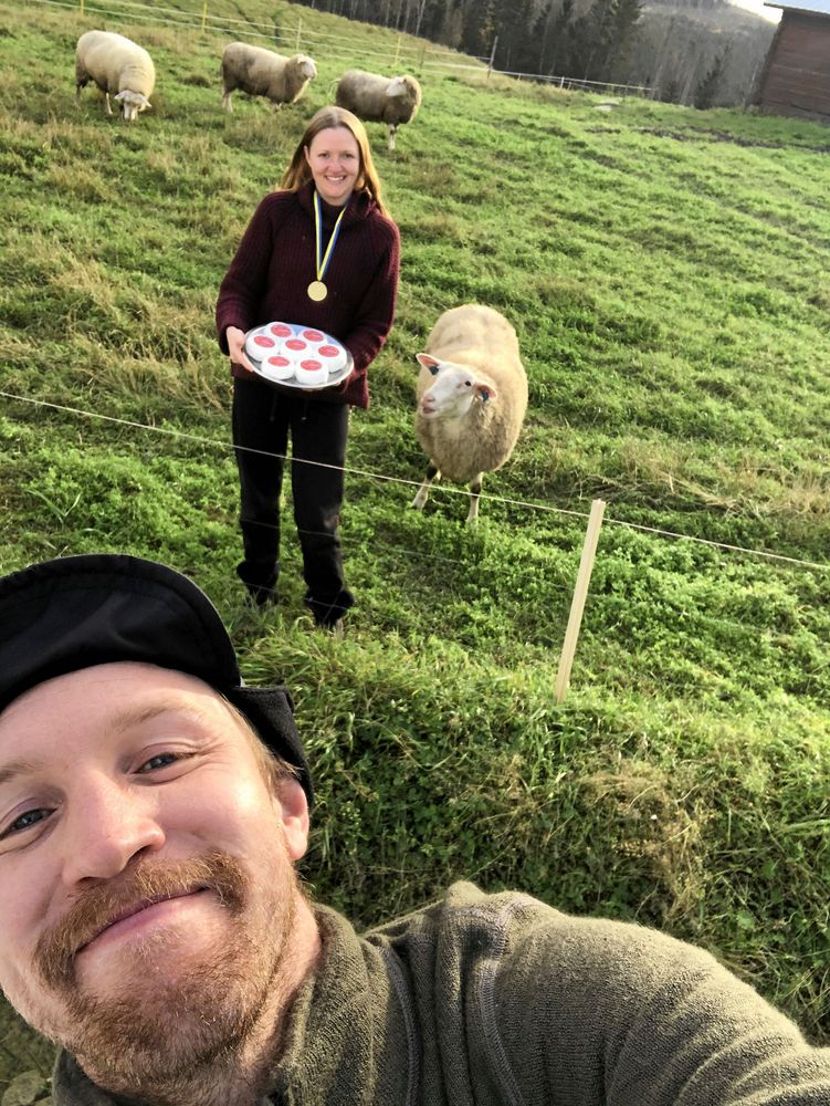 Christoffer Lindahl och Caroline Nielsen som sadlade om till fårbönder och ostmejerister.