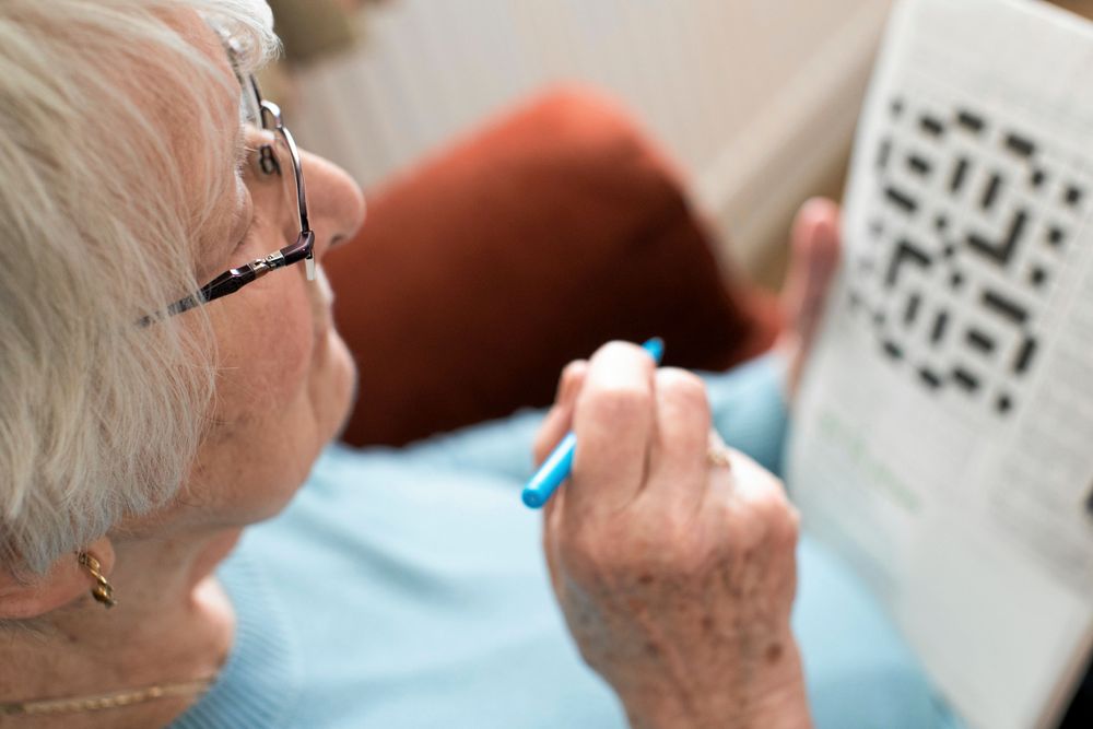 Att lösa korsord är ett bra sätt att hålla uppe sin kognitiva förmåga.