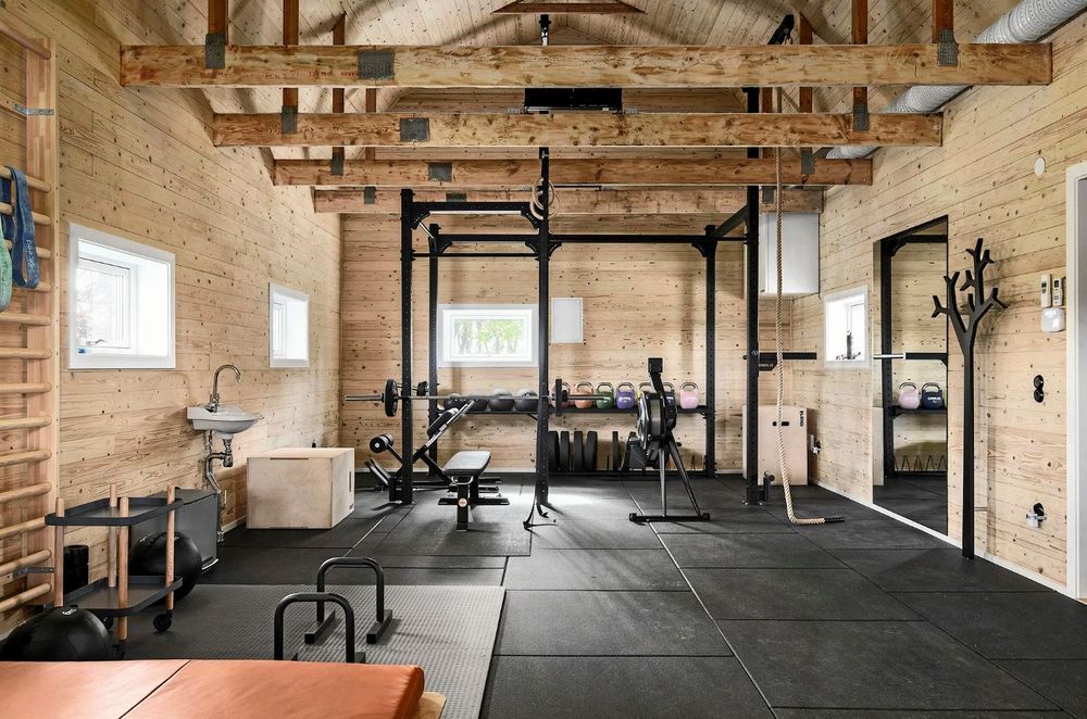 Gymmet ligger i en egen byggnad.