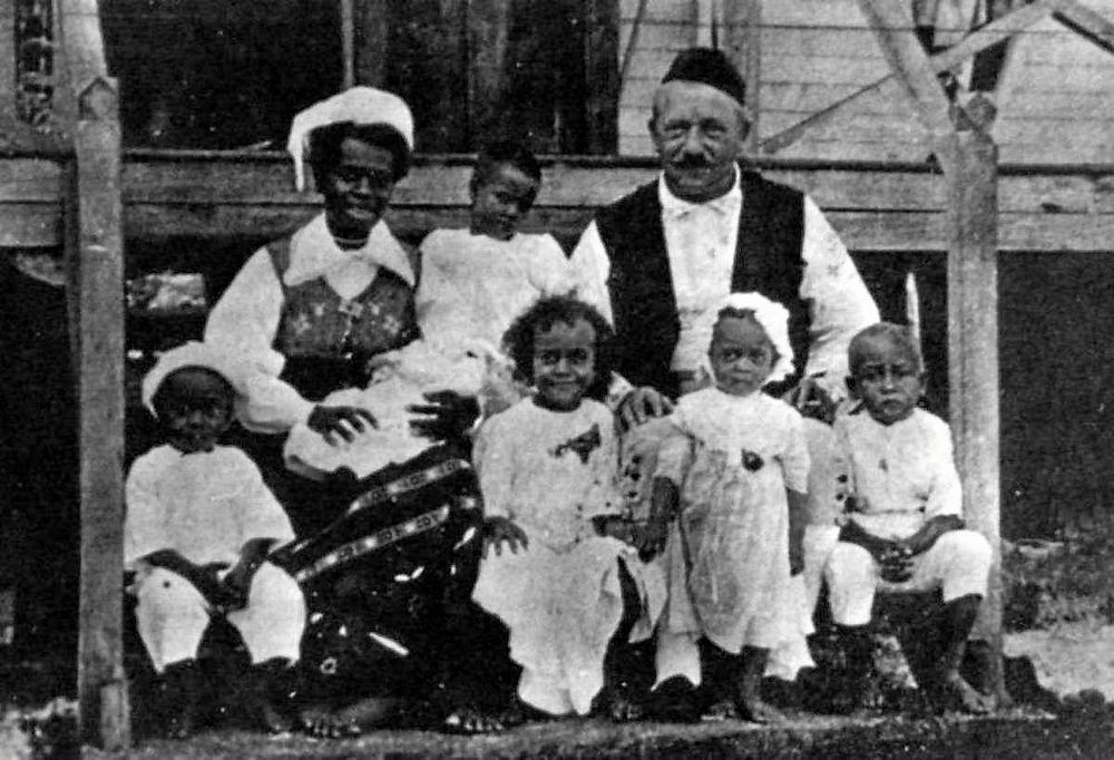 Carl Pettersson gifte sin med kannibalkungens dotter. Tillsammans fick de nio barn.