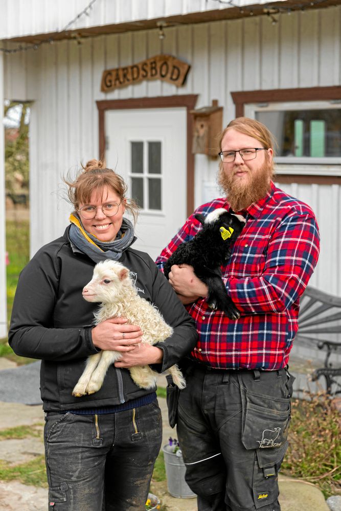 Camilla och Johan gillar att driva gården tillsammans som syskon.