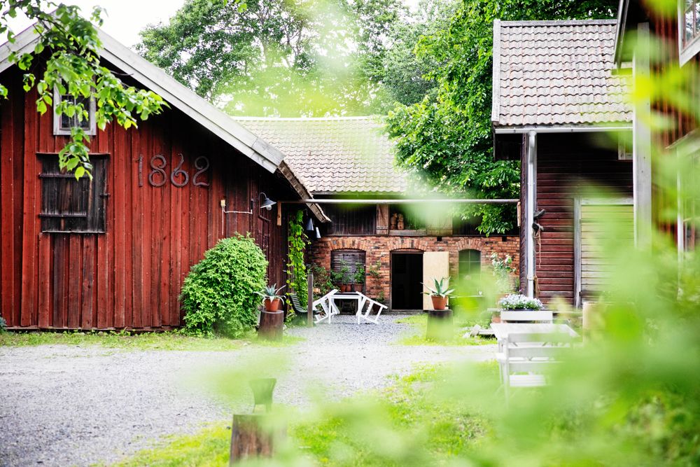 Gårdsmiljön är bevarad nästan intakt och allt låg kvar som när den sista släktingen lämnade på 1960-talet.