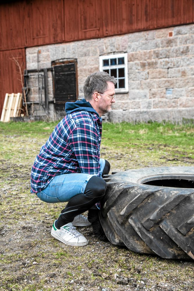 Ett par hinkar med valfri vikt kan vara en bra början när du ska träna marklyft.