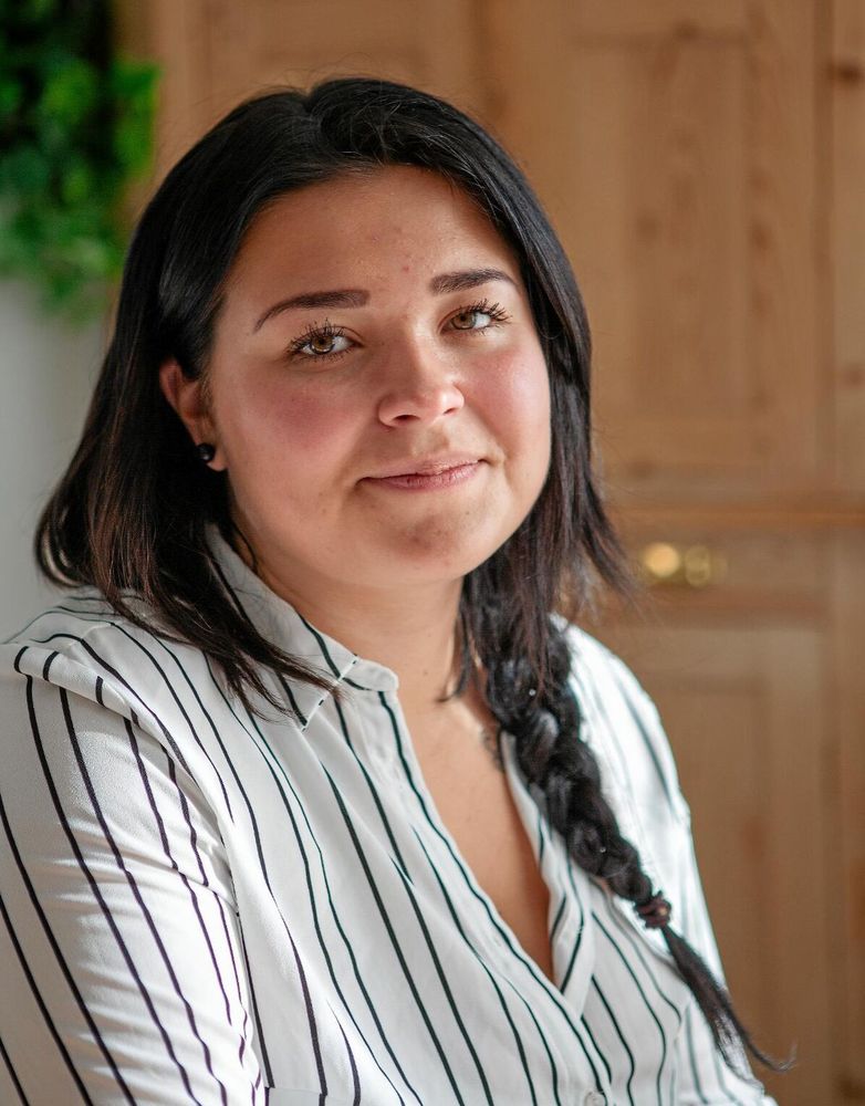 Angelica är kär i både Lars – och gården!