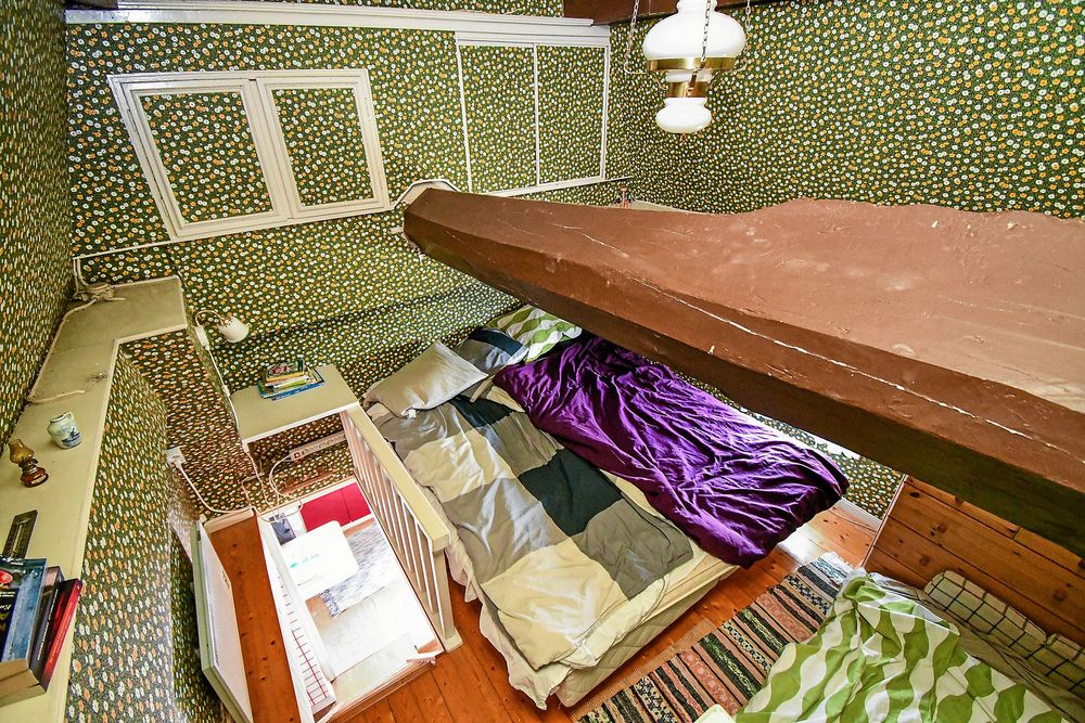 Sovloft med högt i tak.