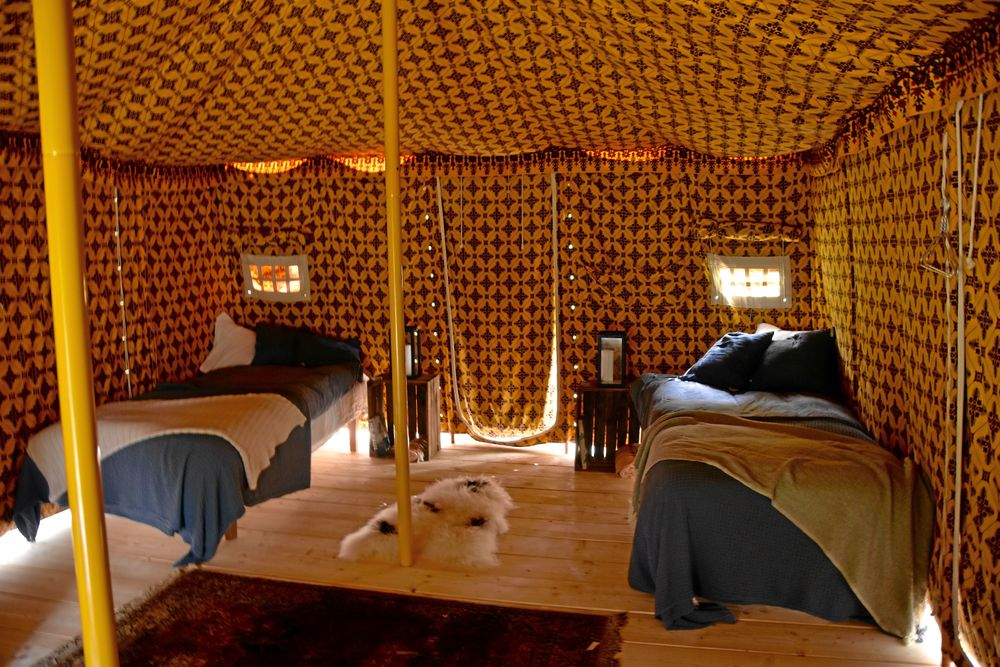 I Bohult är det ”glamping” (glamourcamping) som gäller. Gästerna inkvarteras i beduintält med bekväma sängar.