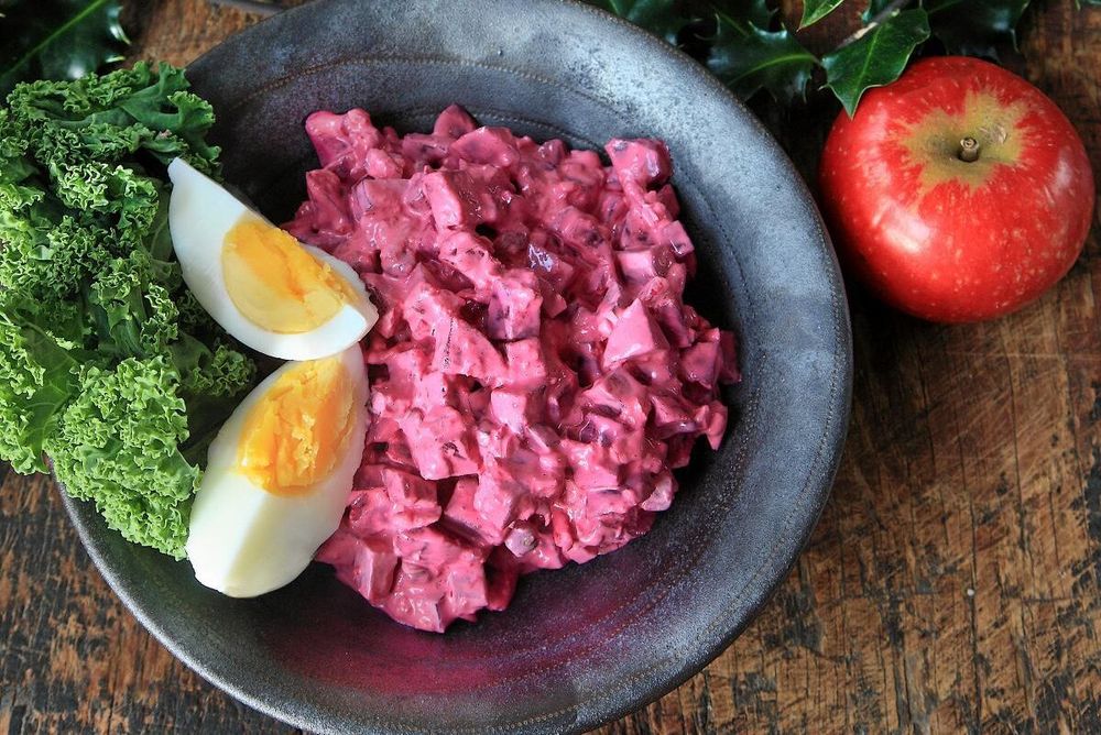 Rödbetssallad, underbart god och frisk tillsammans med julmaten. Foto: Ove Lindfors.