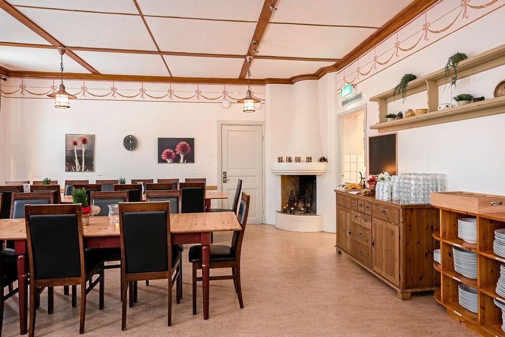 Matsalen har plats för upp till 50 personer.