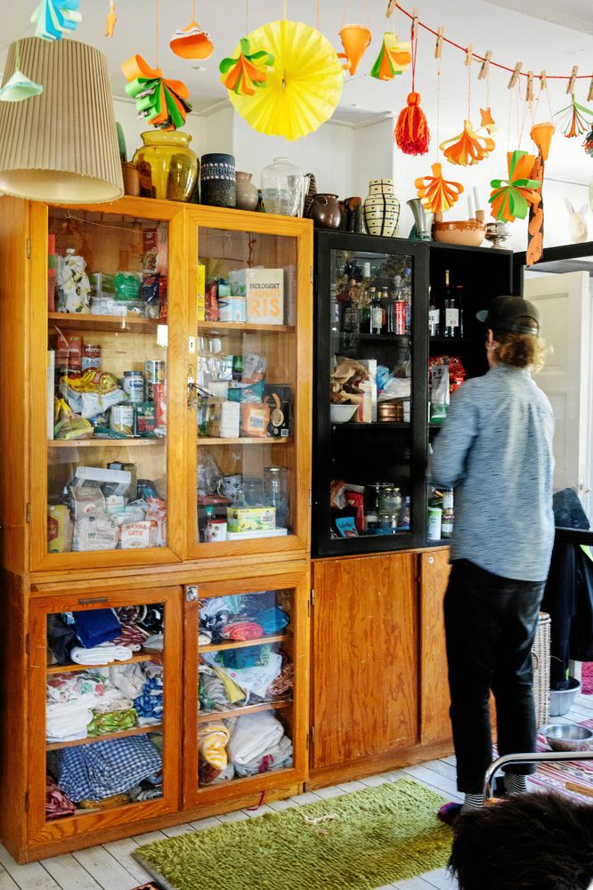 Gamla skolskåp som Emelye räddade undan soptippen vid en skolrenovering i trakten förra året.