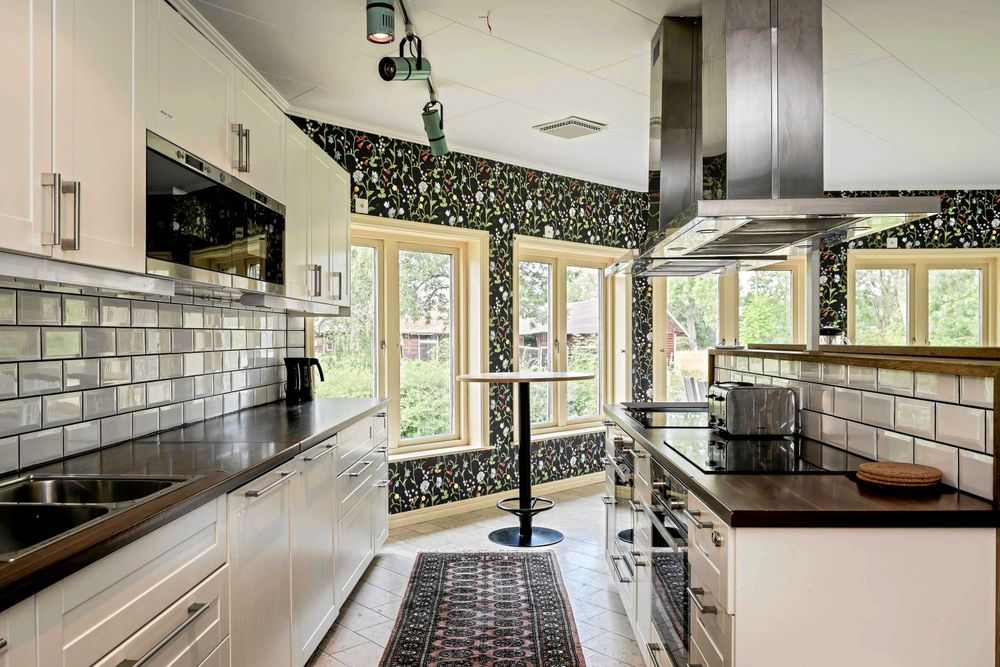 I Herrgården finns ett stort bistrokök för gemensam matlagning. Foto: Wrede Fastighetsmäkleri