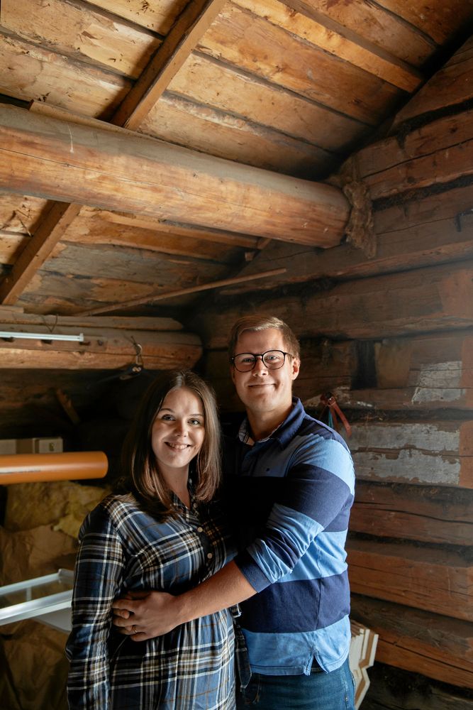 I februari föds parets första barn, som blir den femtonde generationen på gården.