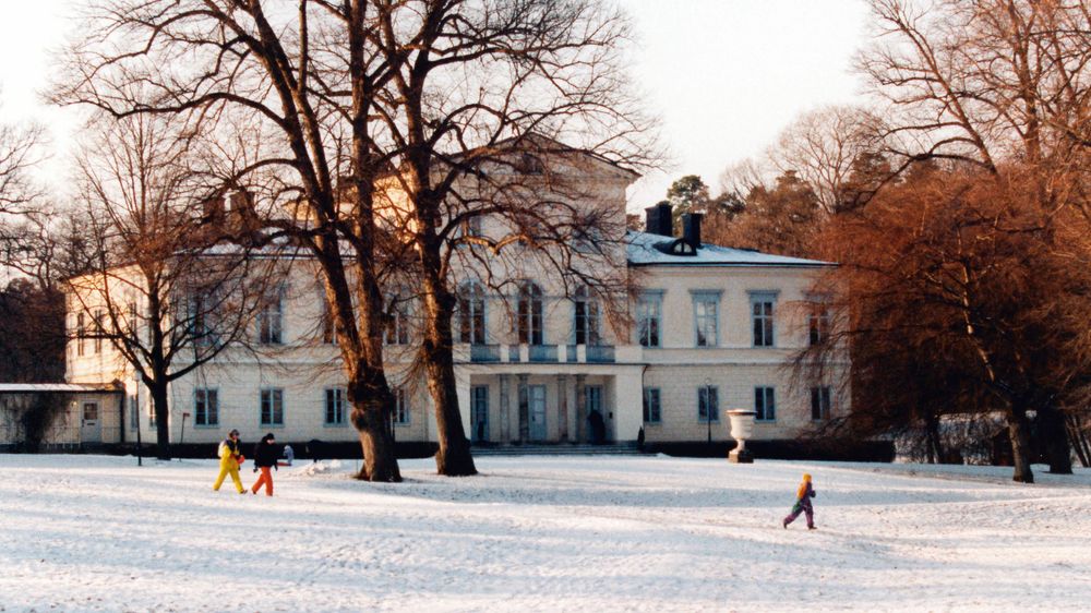 Haga slott stod nyrenoverat 2010 när Victoria flyttade in med sin Daniel. Sedan dess bor barnen Estelle och Oscar också på slottet.