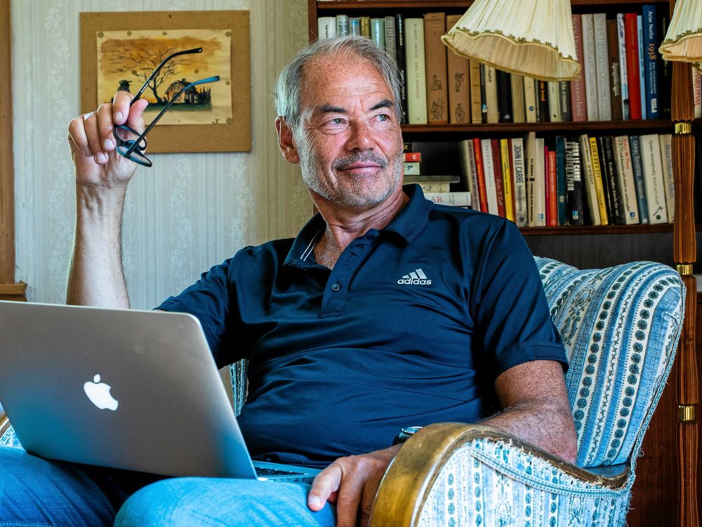 Petter Karlssons idéer kan komma från en fika med gubbarna i Asby lanthandel eller ett soffsnack med Madonna.