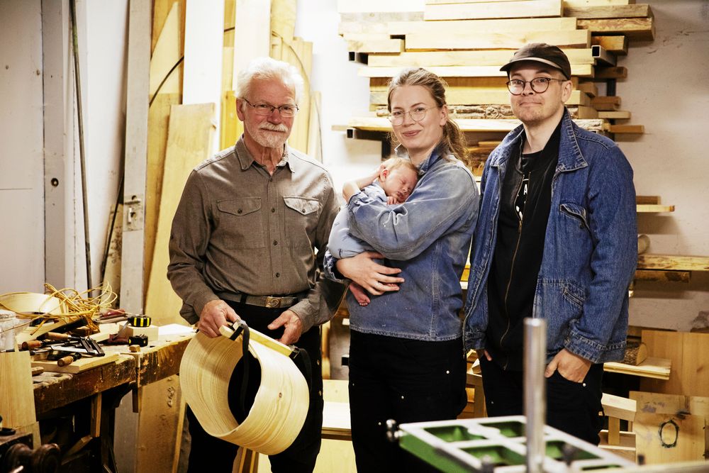 Här är gänget som samsas i gårdens verkstad. Svenolof Sundberg, Kristin Sundberg och Claes Larsson. Maj är förstås också med.